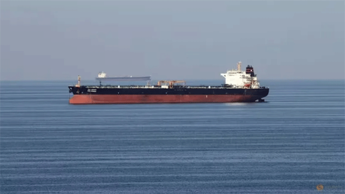 Kapal tanker minyak melintas di Selat Hormuz pada 21 Desember 2018. (Reuters/Hamad I Mohammed)