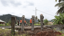 PT Kereta Api Indonesia (Persero) Divisi Regional II Sumatera Barat kembali melakukan penutupan perlintasan sebidang liar. (ANTARA/HO-KAI Sumbar)