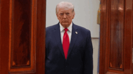 Presiden AS Donald Trump menyampaikan pidato yang disiarkan televisi terkait konflik Timur Tengah dari Cross Hall, White House (1/4/2026). Foto: Alex Brandon / POOL / AFP