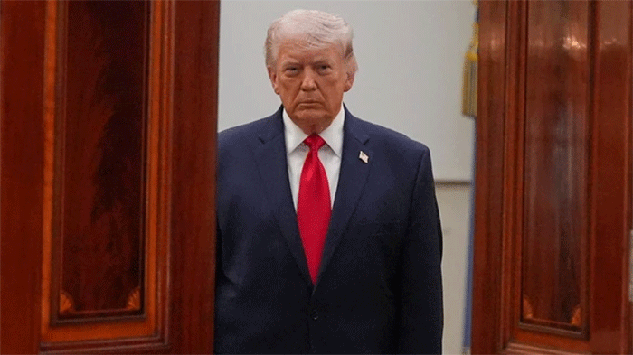 Presiden AS Donald Trump menyampaikan pidato yang disiarkan televisi terkait konflik Timur Tengah dari Cross Hall, White House (1/4/2026). Foto: Alex Brandon / POOL / AFP