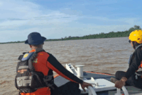 Tim Basarnas Jambi saat melakukan pencarian (ANTARA/Humas Basarnas Jambi)