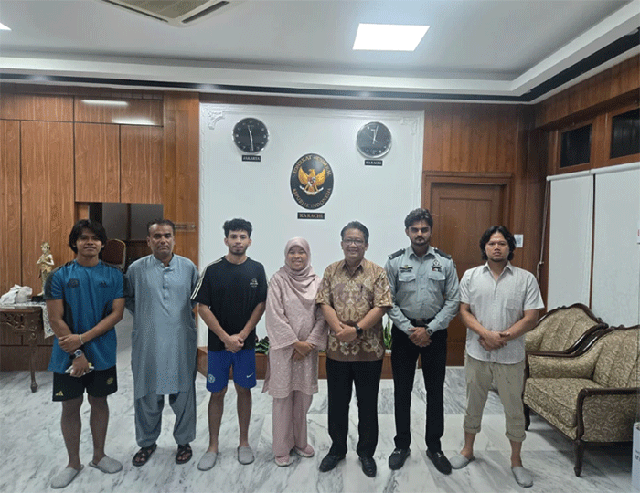 KJRI Karachi telah menemui 3 orang Anak Buah Kapal (ABK) berkewarganegaraan Indonesia yang selamat dari serangan rudal yang menimpa sebuah kapal dagang MV Gold Autumn pada Selasa (7/4/2026). Foto: DOK. KJRI Karachi