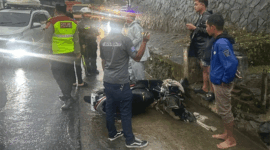 Momen usai pasutri pemotor hilang usai terseret luapan air drainase di Jalan Raya Puncak, Cipanas, Cianjur, Minggu (29/3/2026). Foto: Dok. Istimewa