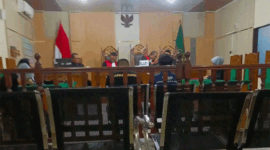 Vonis Angga Saputra dan Gilang Eko Prayogi, terdakwa kasus narkotika 12 kilogram dipenuhi isak tangis keluarga pada Selasa (14/4/2026). Majelis Hakim menjatuhkan vonis 19 tahun penjara untuk terdakwa Angga Saputra dan 17 tahun penjara untuk Gilang Eko Prayogi. 