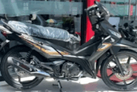 Honda Supra X 125 2026 hadir dengan fitur charger HP dan rem cakram ganda. /