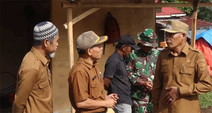 Wakil Wali Kota Azhar Hamzah meninjau langsung pembangunan Gedung Kopdes untuk memastikan kualitas dan progres sesuai target