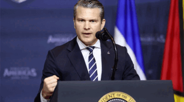 Menteri Pertahanan AS Pete Hegseth berbicara di KTT