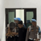 Dua polisi di Jambi, Bripda Samson (SA) dan Bripda Nabil (NI), tersangka pemerkosaan perempuan 18 tahun di Kota Jambi, resmi dipecat kepolisian. Sanksi tersebut merupakan hasil sidang etik yang digelar secara tertutup lebih dari 12 jam di Polda Jambi pada Jumat (6/2/2026) malam.