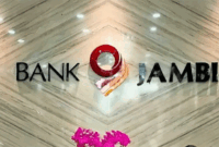 PERPANJANG JAM LAYANAN - Guna menjawab tingginya kebutuhan transaksi masyarakat, BPD Jambi ini resmi memperpanjang jam operasional mesin ATM di lingkungan kantor cabang hingga pukul 20.00 WIB. Kebijakan ini merupakan lonjakan signifikan dibandingkan jadwal sebelumnya yang hanya melayani nasabah hingga pukul 16.00 WIB.  