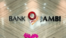 PERPANJANG JAM LAYANAN - Guna menjawab tingginya kebutuhan transaksi masyarakat, BPD Jambi ini resmi memperpanjang jam operasional mesin ATM di lingkungan kantor cabang hingga pukul 20.00 WIB. Kebijakan ini merupakan lonjakan signifikan dibandingkan jadwal sebelumnya yang hanya melayani nasabah hingga pukul 16.00 WIB.  