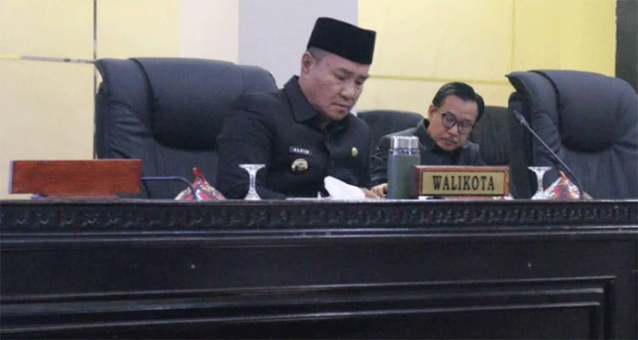 Wali Kota Sungai Penuh, Alfin menghadiri rapat paripurna DPRD terkait pendapat akhir fraksi LKPj 2025