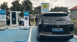 Stasiun Pengisian Kendaraan Listrik Umum (SPKLU) di rest area Tol Cipali, Jumat (28/3). Foto: Dok. kumparan