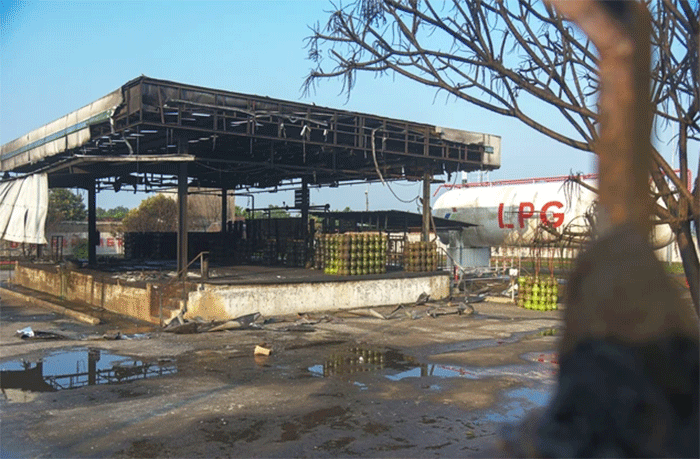 Suasana Stasiun Pengisian Bulk Elpiji (SPBE) Cimuning usai terbakar di Mustikajaya, Bekasi, Jawa Barat, Kamis (2/4/2026). Foto: Paramayuda/ANTARA FOTO