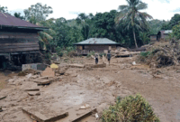 Banjir di Kecamatan Tiang Pumpung, Kabupaten Merangin, akibat luapan air Sungai Batang Tembesi, Minggu (26/4/2026). Lebih 409 rumah terendam air, jembatan putus. 