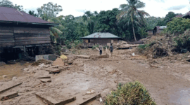 Banjir di Kecamatan Tiang Pumpung, Kabupaten Merangin, akibat luapan air Sungai Batang Tembesi, Minggu (26/4/2026). Lebih 409 rumah terendam air, jembatan putus. 