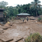 Banjir di Kecamatan Tiang Pumpung, Kabupaten Merangin, akibat luapan air Sungai Batang Tembesi, Minggu (26/4/2026). Lebih 409 rumah terendam air, jembatan putus. 