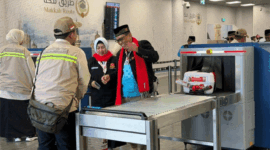 Kedatangan jemaah haji Indonesia lewat jalur Makkah Route atau fast track di Bandara Prince Muhammad Bin Abdul Aziz, Madinah. Foto: Lutfan Darmawan/kumparan