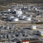 Pabrik penyulingan minyak Rosneft di kota Gubkinsky di Siberia barat, Rusia pada 2 Juni 2006. Foto: Delphine Thouvenot/AFP