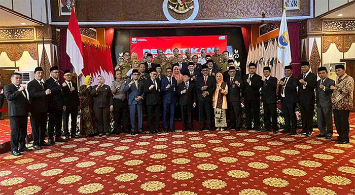 Gubernur Jambi mendorong Bank Jambi bangkit, memperkuat keamanan pasca serangan siber, dan meningkatkan kinerja agar lebih mandiri. Hal ini disampaikan dalam pelantikan komisaris utama Bank Jambi, Senin (27/4/2026).