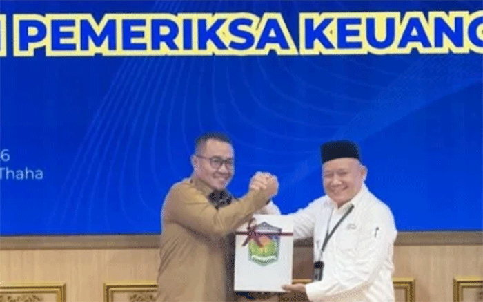 Wako Alfin menyerahkan LKPD 2025 unaudited ke BPK Perwakilan Jambi