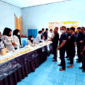 pelaksanaan tes urine massal terhadap warga binaan dan petugas