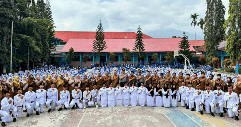 SMA Negeri 1 Sungai Penuh Bersama Kapolres Kerinci. (Foto:Dok: SMA 1)