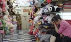 Toko Pakaian Terancam Bangkrut Kalah Saing Jualan Online.