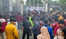 Ribuan Massa Kepung DPRD Kaltim, Protes Kebijakan Tentang Anggaran Pemprov