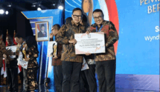 Wako Alfin mendapat apresiasi pemerintah pusat atas prestasi sebagai juara satu tingkat Kota se Sumatera (Foto: Prokopim)