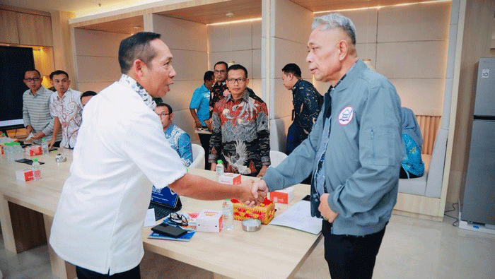 Wakil Menteri Sosial (Wamensos) RI Agus Jabo Priyono mengikuti audiensi bersama sejumlah pemerintah daerah di Kantor Kementerian Sosial
