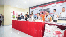 konferensi pers Polda Sumatera Selatan mengenai praktik penyelewengan 10 ton pupuk bersubsidi di Kabupaten Muara Enim