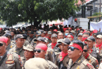 Ribuan honorer Satpol PP yang tergabung dalam FKBPPPN menggelar demonstrasi di Jakarta 2-3 Maret 2023 ingin diangkat jadi PNS. Ilustrasi Foto: Dokumentasi FKBPPPN