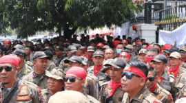 Ribuan honorer Satpol PP yang tergabung dalam FKBPPPN menggelar demonstrasi di Jakarta 2-3 Maret 2023 ingin diangkat jadi PNS. Ilustrasi Foto: Dokumentasi FKBPPPN