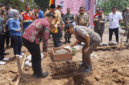 Peletakan baru pertama rumah hunian tetap mandiri percontohan di Kota Padang Panjang, Sumbar.