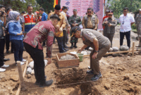 Peletakan baru pertama rumah hunian tetap mandiri percontohan di Kota Padang Panjang, Sumbar.