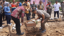 Peletakan baru pertama rumah hunian tetap mandiri percontohan di Kota Padang Panjang, Sumbar.