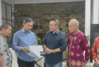 Wali Kota Sungai Penuh, Alfin, bersama Wakil Wali Kota Azhar Hamzah menyambut kunjungan kerja anggota DPR RI, Edi Purwanto, di Rumah Dinas Wali Kota