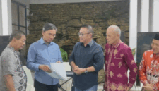Wali Kota Sungai Penuh, Alfin, bersama Wakil Wali Kota Azhar Hamzah menyambut kunjungan kerja anggota DPR RI, Edi Purwanto, di Rumah Dinas Wali Kota