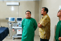 dr. rofi melakukan inspeksi ke sejumlah ruangan pelayanan di RSUD MHA Thalib Sungai Penuh