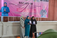 Ketua TP PKK Kota Sungai Penuh, Sri Kartini Alfin, menghadiri peringatan HUT IBI ke-75 di RS Melati yang dirangkai dengan Safari KB dan Pekan Imunisasi Dunia.