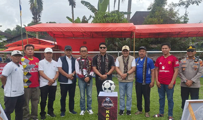 Wali Kota Sungai Penuh Alfin menghadiri kick off Kapolres Cup I U-40 di PS Penawar