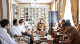 Wali Kota Sungai Penuh Alfin membahas rencana pelebaran Jalan Tapan yang melintasi kawasan TNKS serta pembentukan UPT baru bersama BB TNKS untuk mendukung konektivitas dan konservasi.
