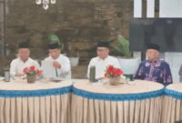  kunjungan panitia dan petugas pelaksana Shalat Idul Adha di rumah dinas wali kota