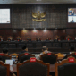 Ketua Mahkamah Konstitusi (MK) Suhartoyo (tengah) bersama Wakil Ketua Mahkamah Konstitusi Saldi Isra (keempat kiri), Anggota Majelis Hakim MK Arsul Sani (ketiga kanan), Arief Hidayat (keempat kanan), Ridwan Mansyur (ketiga kiri), Anwar Usman (kanan), Daniel Yusmic (kedua kanan), Guntur Hamzah (kiri), dan Enny Nurbaningsih (kedua kiri) memimpin sidang Perselisihan Hasil Pemilihan Umum (PHPU) Wali Kota Kota Palopo dan Bupati Kabupaten Mahakam Ulu Tahun 2024 di Mahkamah Konstitusi, Jakarta, Selasa (8/7/2025). Dalam sidang beragendakan pengucapan putusan atau ketetapan tersebut Mahkamah menyatakan permohonan para pemohon tidak dapat diterima. (ANTARA FOTO/Asprilla Dwi Adha