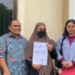 Seorang ibu rumah tangga di Jambi, Halatun (50) melaporkan dugaan tindak pidana penipuan yang mencatut nama Gubernur Jambi ke Polda Jambi, Jumat (22/5/2026).