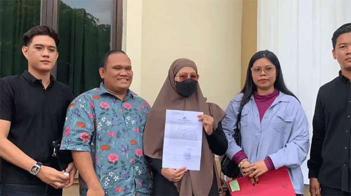 Seorang ibu rumah tangga di Jambi, Halatun (50) melaporkan dugaan tindak pidana penipuan yang mencatut nama Gubernur Jambi ke Polda Jambi, Jumat (22/5/2026).