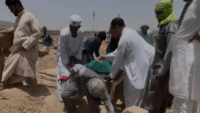 Seorang jemaah haji wafat di Makkah. Seorang calon jemaah haji asal Kabupaten Sarolangun, Provinsi Jambi, dilaporkan wafat saat tengah menjalani rangkaian ibadah suci di Makkah, Arab Saudi.  