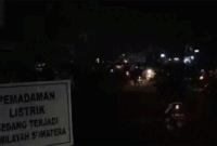 Desakan agar Perusahaan Listrik Negara (PLN) untuk mengantisipasi kerugian yang dialami pelaku Usaha Mikro Kecil Menengah (UMKM) imbas pemutusan aliran listrik, mengemuka. 