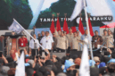 Presiden Prabowo tiba di panggung utama perayaan Hari Buruh di Monas, Jakarta, Jumat (1/5/2026). Foto: Jamal Ramadhan/kumparan
