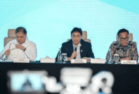 Menko Perekonomian Airlangga Hartarto bersama Menkeu Purbaya Yudhi Sadewa, dan COO Danantara Dony Oskaria menyampaikan Konferensi Pers Persiapan Operasional PT Danantara Sumberdaya Indonesia di Wisma Danantara, Jakarta, Minggu (31/5/2026). Foto: Sulthony Hasanuddin/ANTARA FOTO 